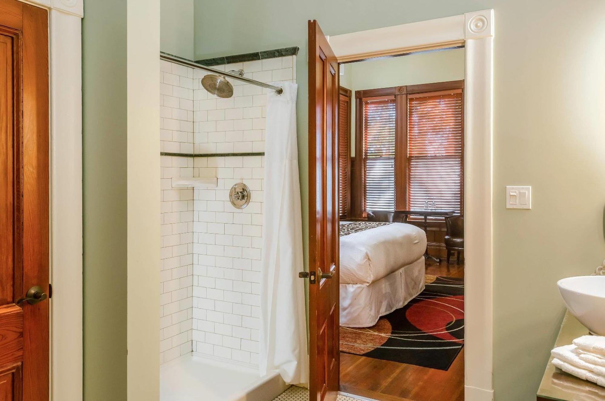 King Room Spa Bath Non-Smoking