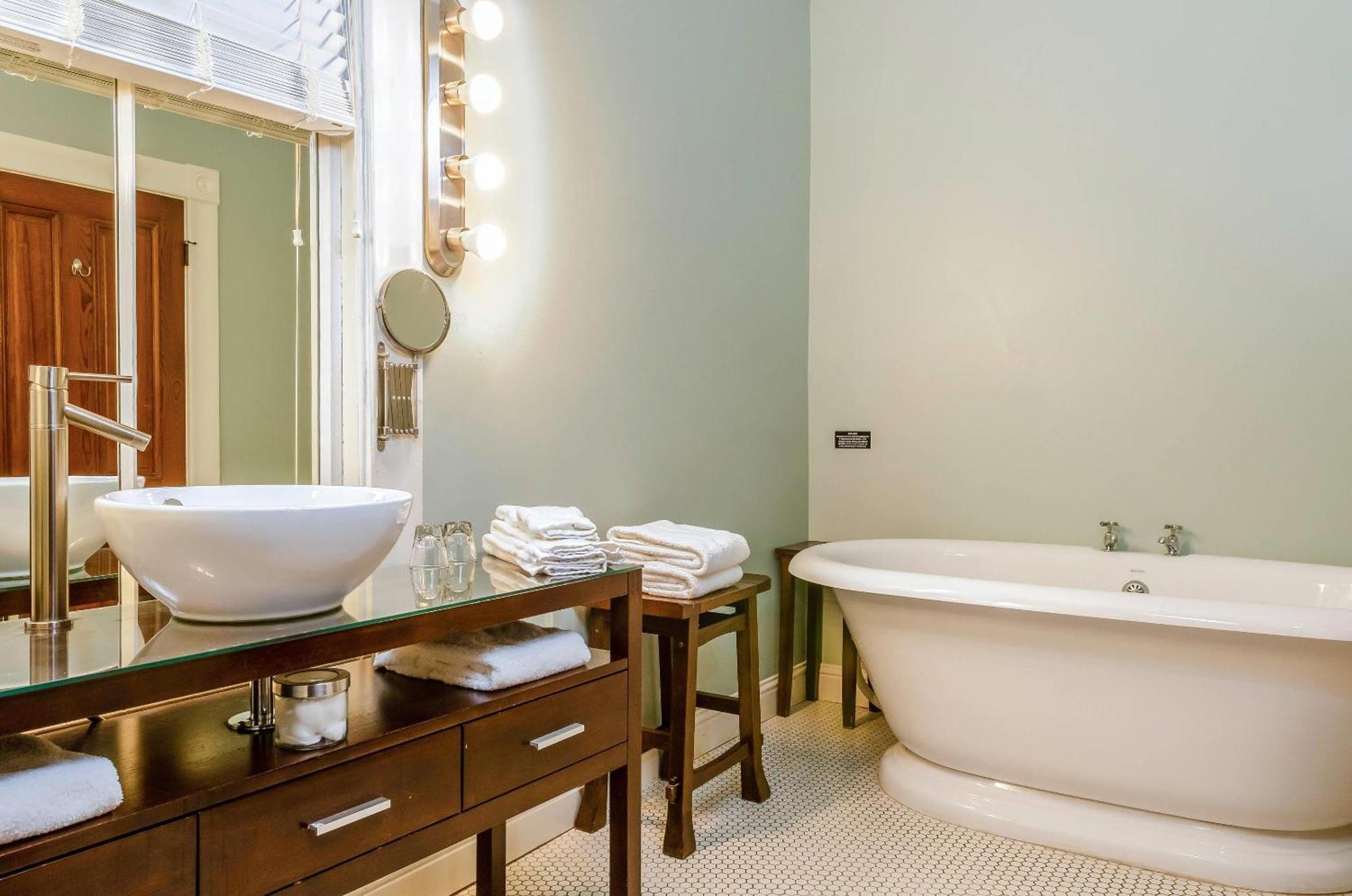 King Room Spa Bath Non-Smoking